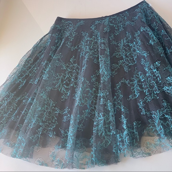 BURBERRY, Girls Pleated Lace Skirt, Size 10Y - Picture 5 of 10